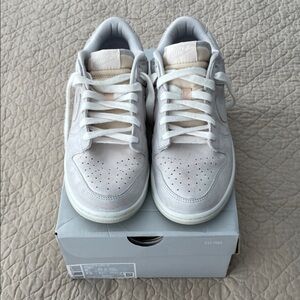 Nike Low-Top Sneakers in Light Gray and Beige Accents Men’s Size 8 DD8338-001